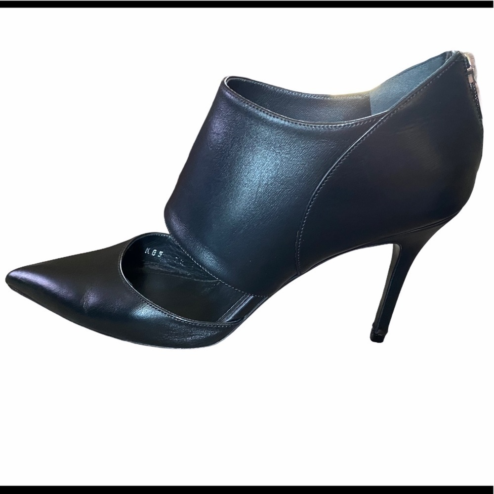 Salvatore Ferragamo Pointed Toe Raisha High-Heel